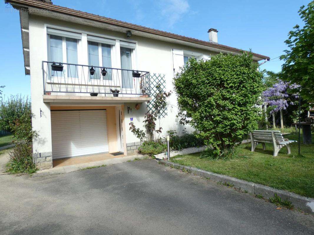 Maison à CHAPTELAT
