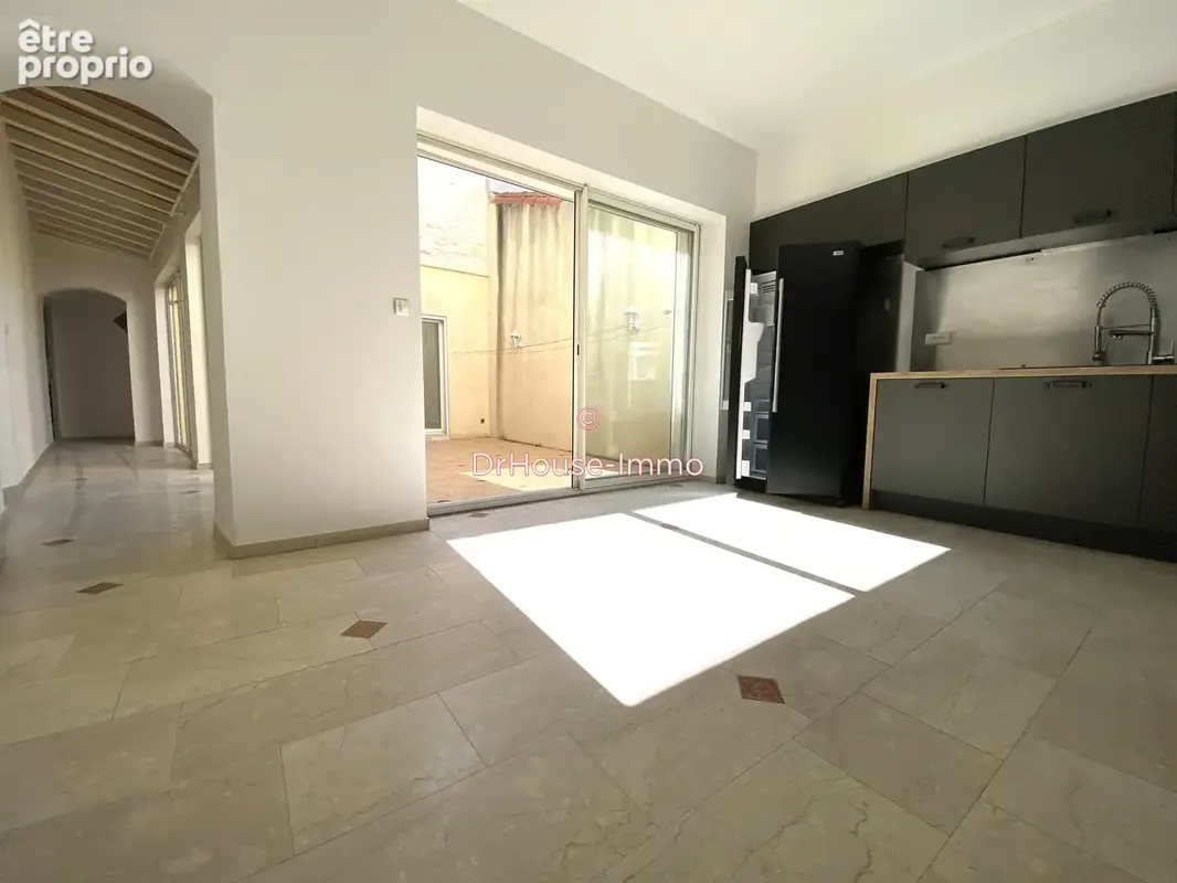 Maison 8 pièces 219 m² à vendre à Saint-Laurent-D'aigouze (30220) - photo 2