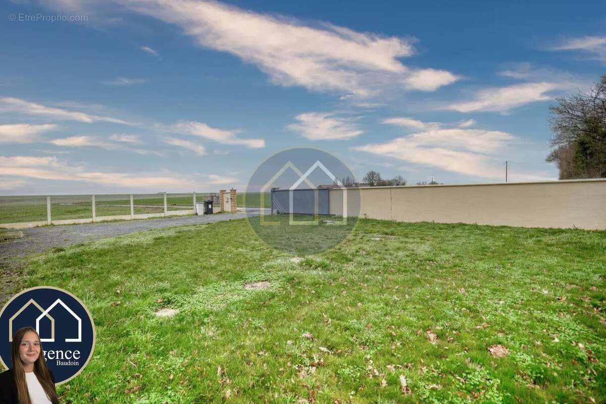 Maison à TREMBLAY-LES-VILLAGES