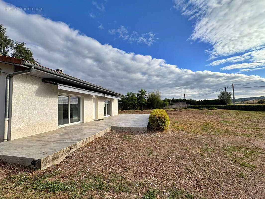 Commerce à BRIENNON