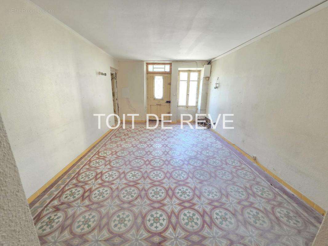 Immeuble proche Uzès : 334m2 divisés en 4 appartements + cours intérieure de 170m2 - photo 6