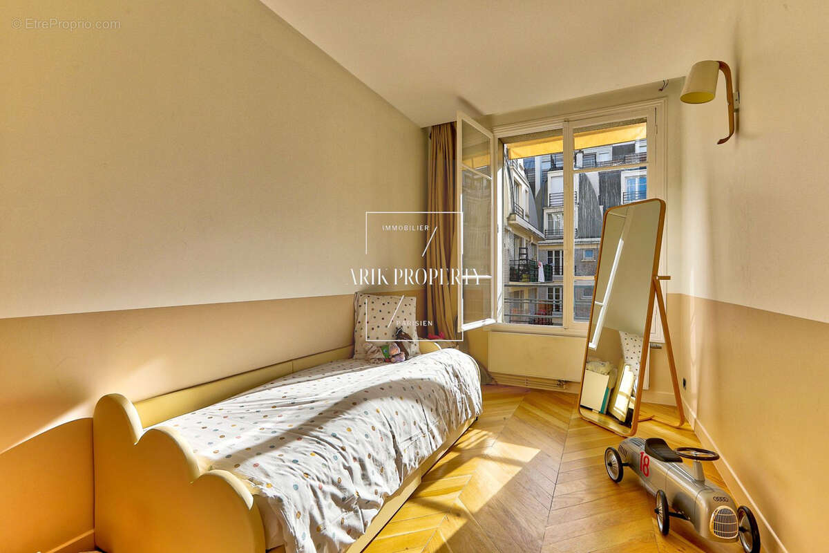 Appartement à PARIS-17E