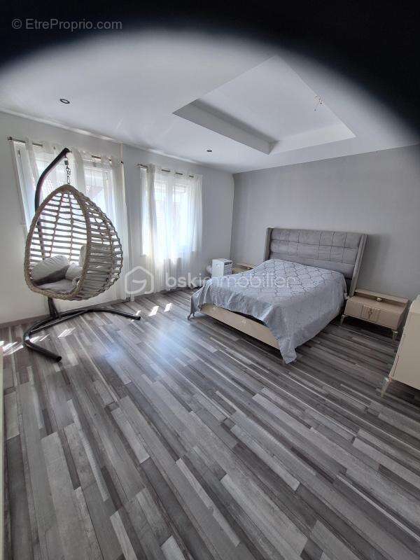 À vendre à INGERSHEIM -Belle maison de 160 m² entièrement rénovée - PRIX  410.800 EUROS - photo 8