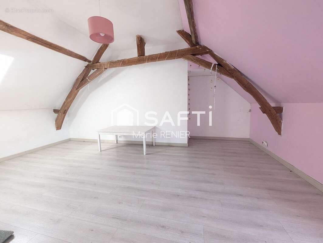 Maison 130 m² à Lezigne  - photo 8
