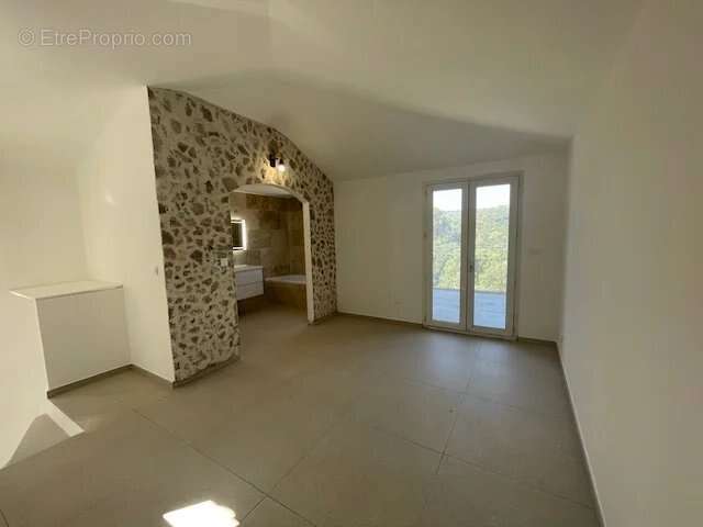 Villa restaurée de 153 m² – vue dominante plein sud – calme absolu - photo 17