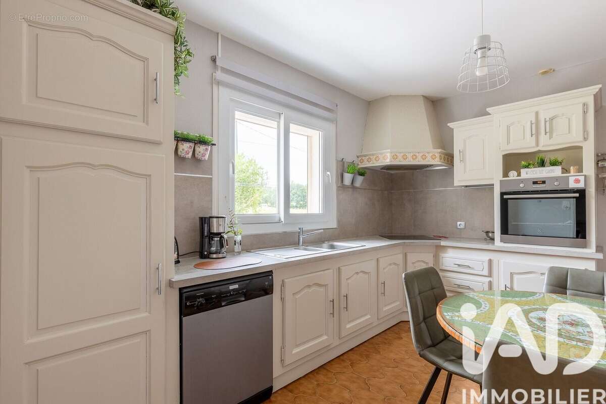 Maison 137 m² à Parisot  - photo 4