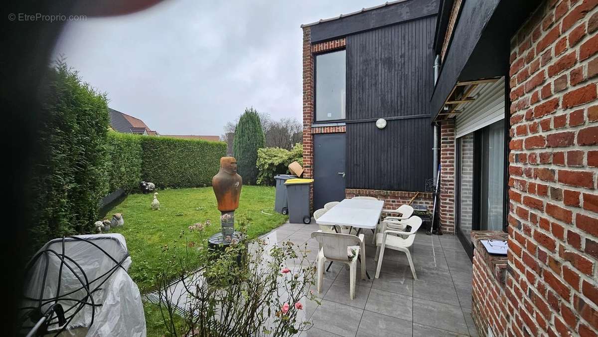 Maison à NEUVILLE-EN-FERRAIN