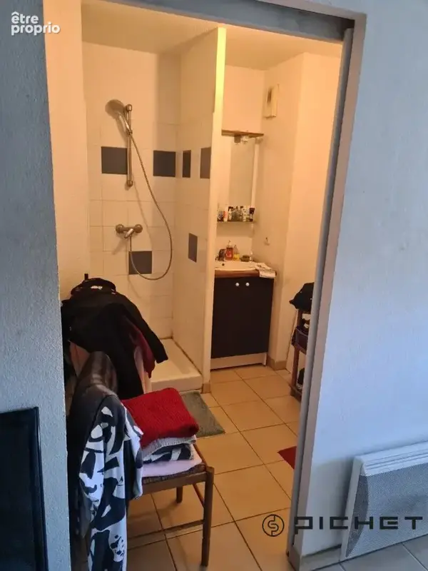 COUTRAS. Studio 28 m2 avec un parking privatif. - photo 5