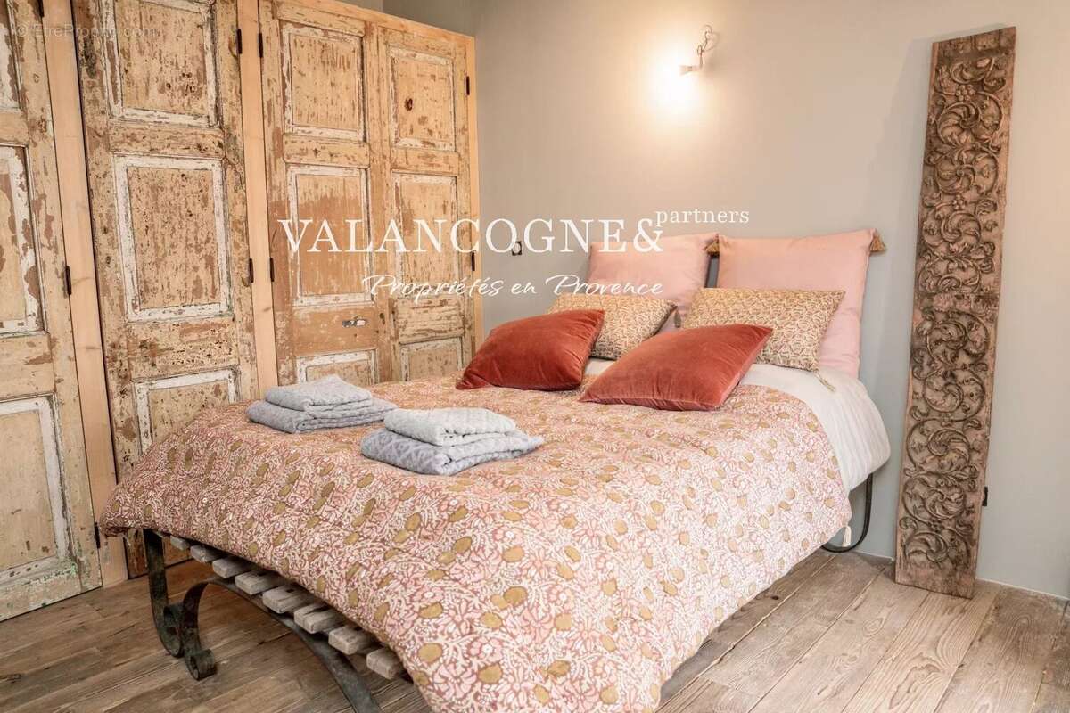 Mas au cœur du village de Mollégès - photo 13