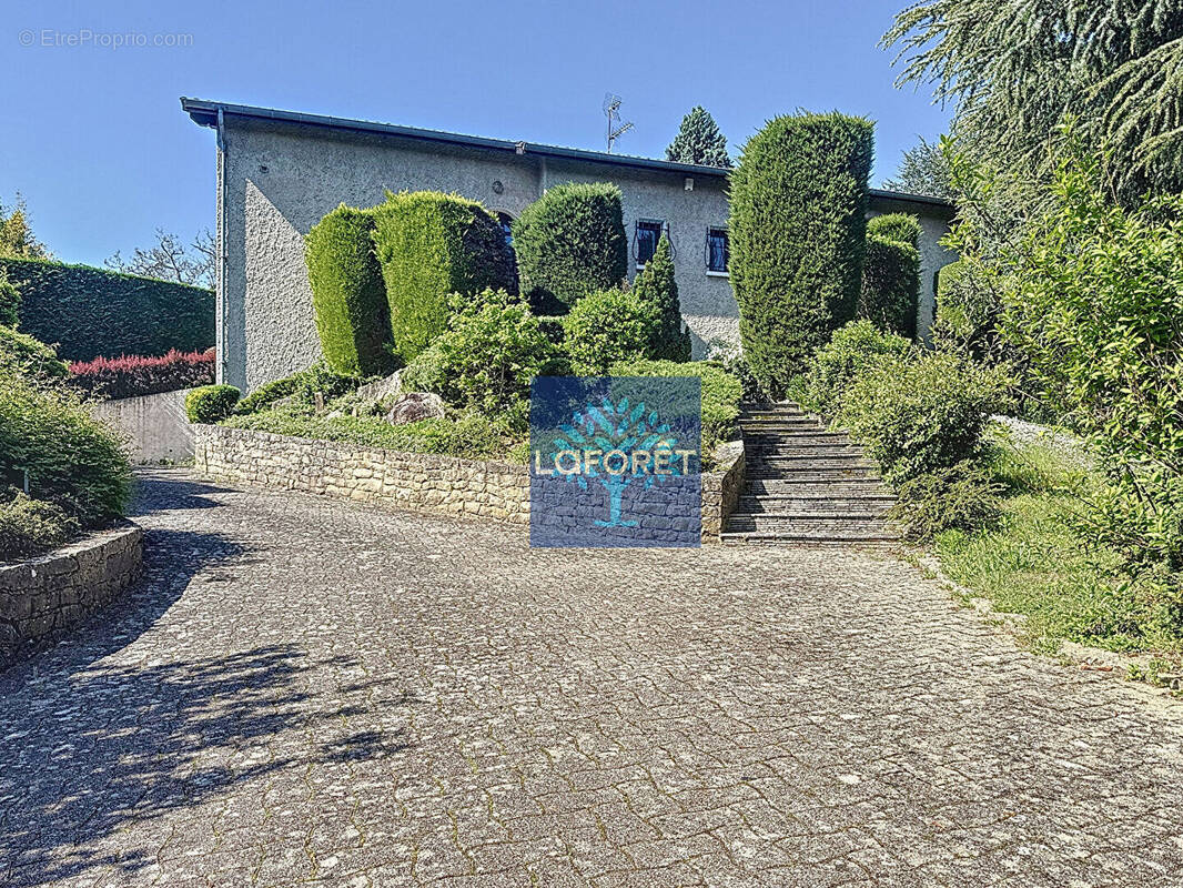 Maison à SAINT-GENIS-LAVAL
