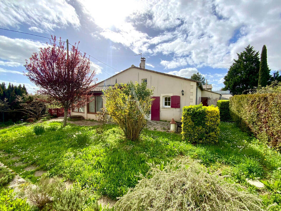 Maison à SAINT-BONNET-SUR-GIRONDE