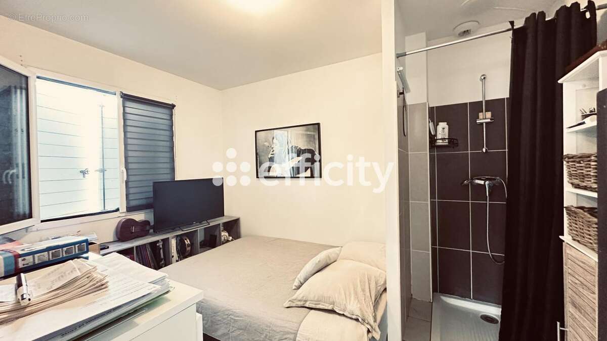 Maison à MONTELIMAR