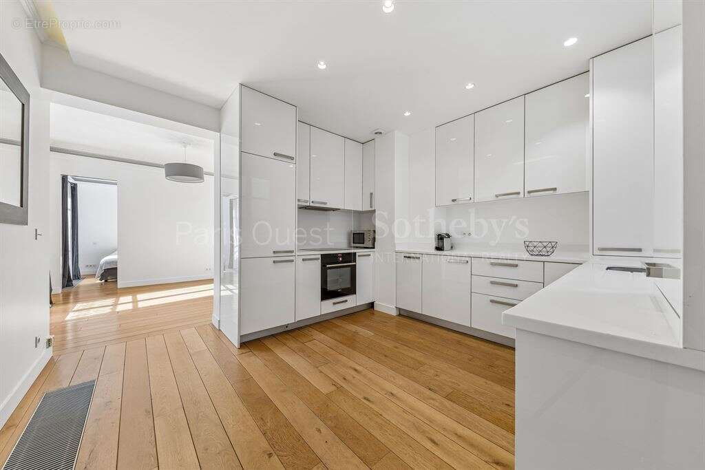 Appartement à PARIS-8E