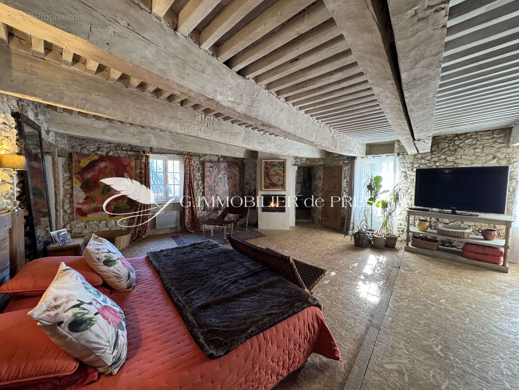 Maison à REVEST-DU-BION