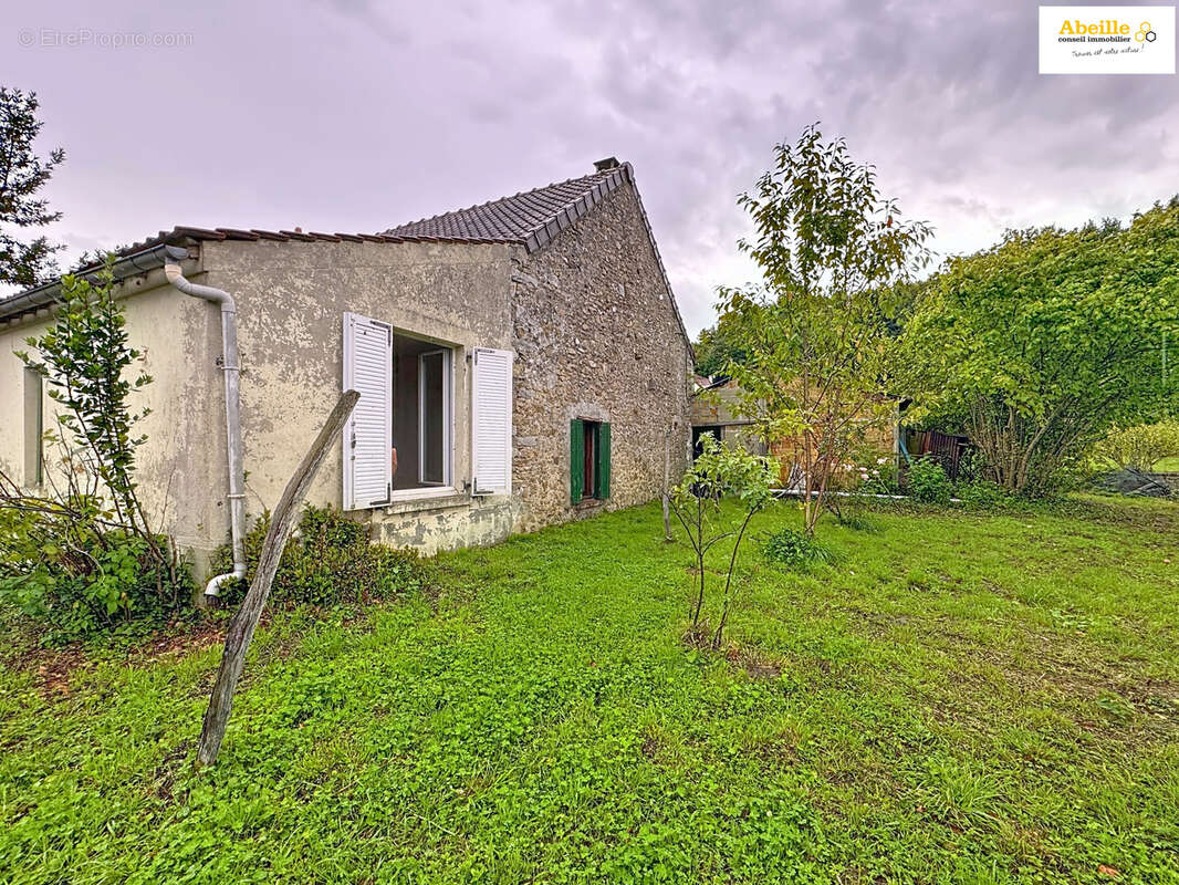 Maison à SAINT-MAURICE-MONTCOURONNE