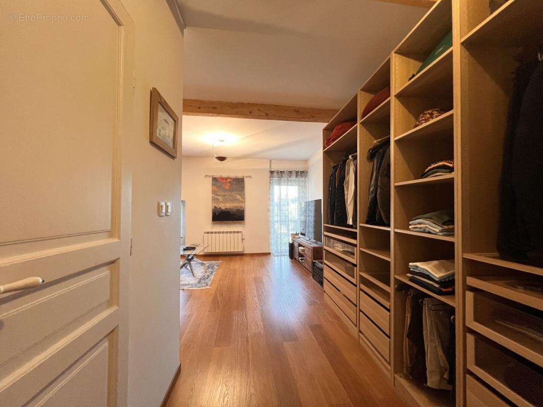 Appartement à CHALLES-LES-EAUX