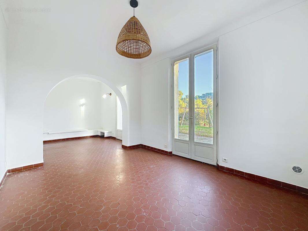 Maison individuelle 5 chambres sur 7 000m² de terrain - photo 3
