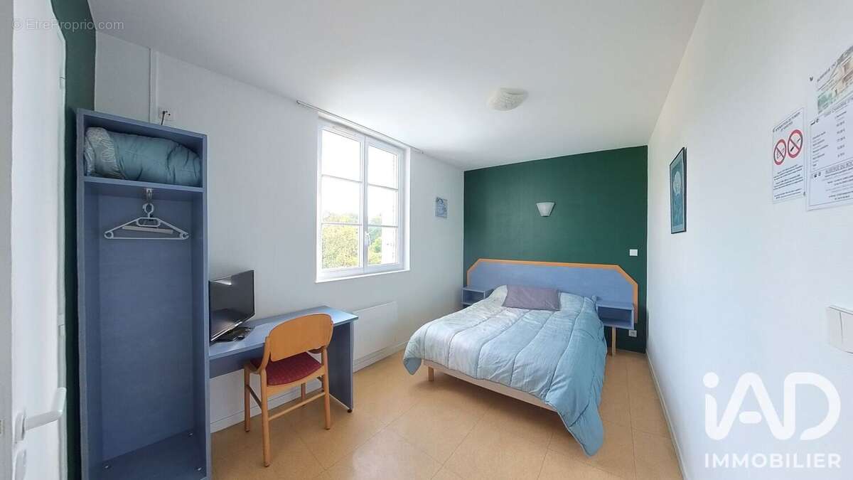 Commerce 226 m² à Savigny-En-Veron  - photo 8