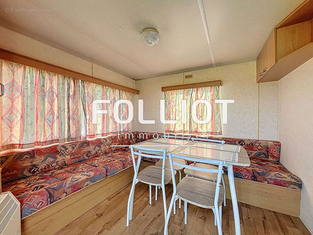 Terrain à BRICQUEVILLE-SUR-MER