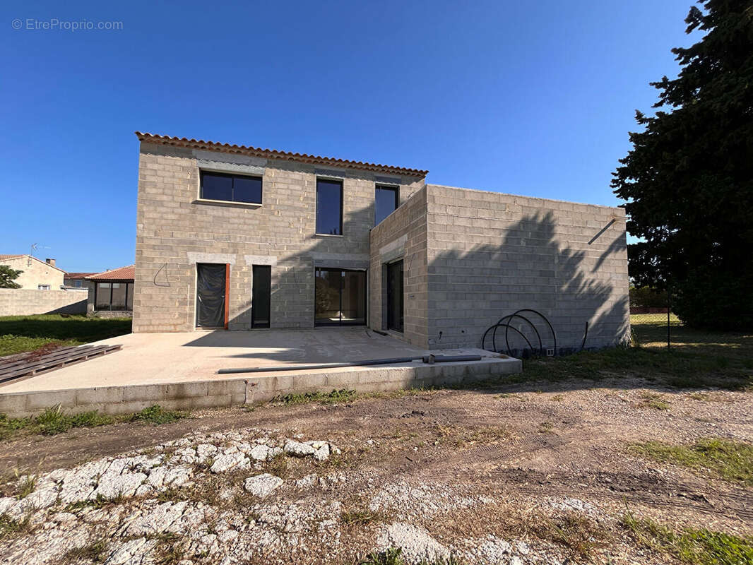 Maison à L'ISLE-SUR-LA-SORGUE