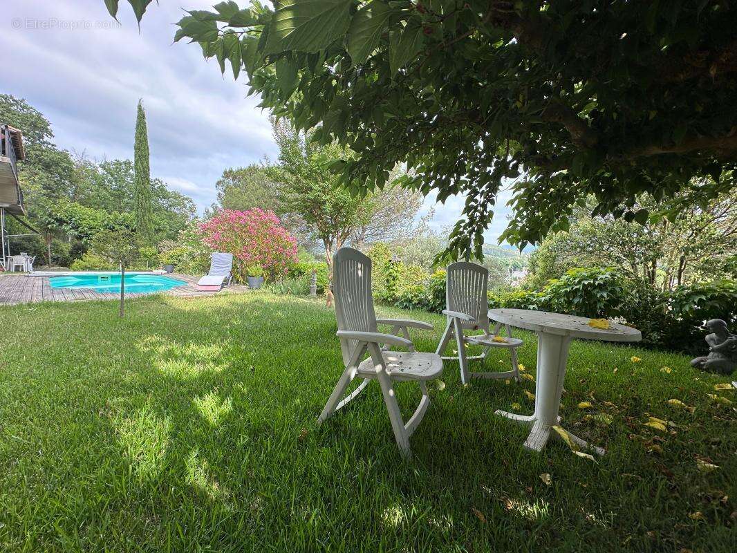 2 VILLAS  avec beau terrain et piscine - photo 30