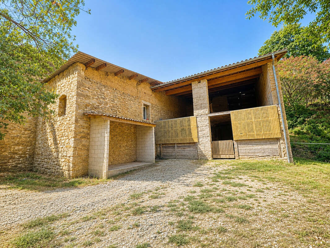 Maison rénovée, dépendances, écuries, carrière   1,9 ha de terrain - photo 23
