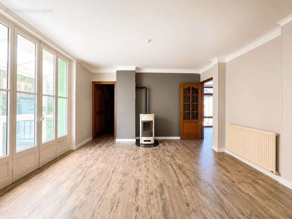 Appartement à VIVIERS-DU-LAC