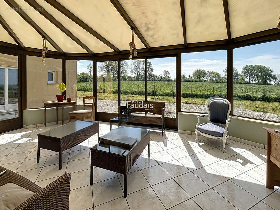 Maison 273 m² à Sainte-Mere-Eglise  - photo 3