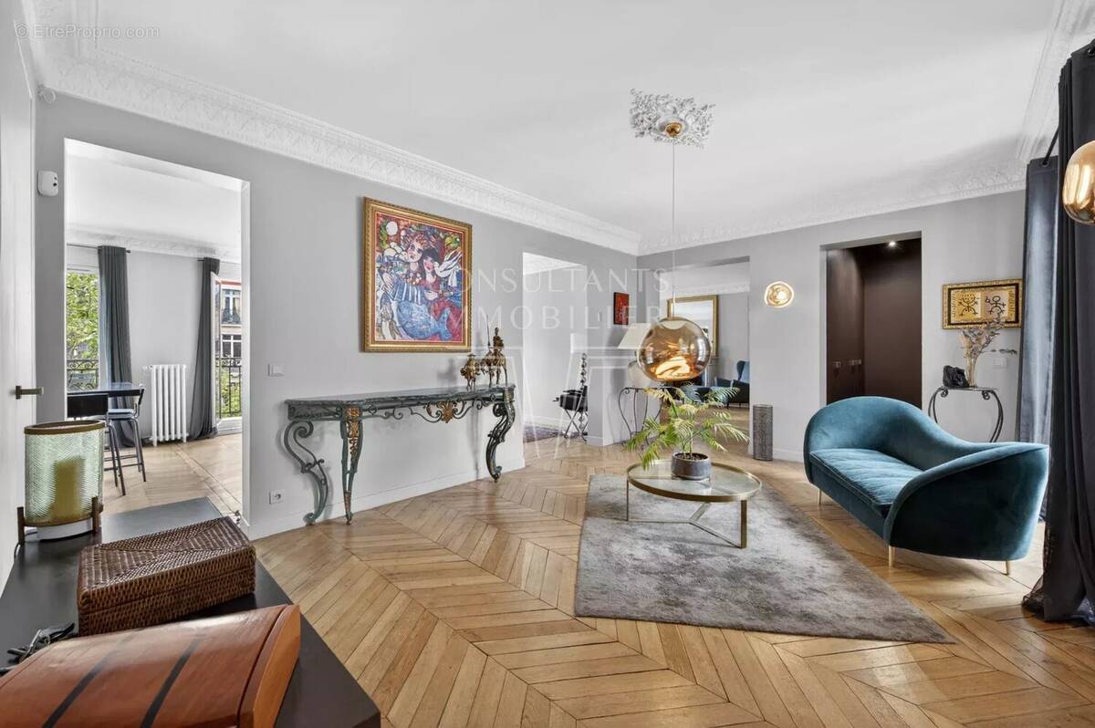 Appartement à PARIS-17E