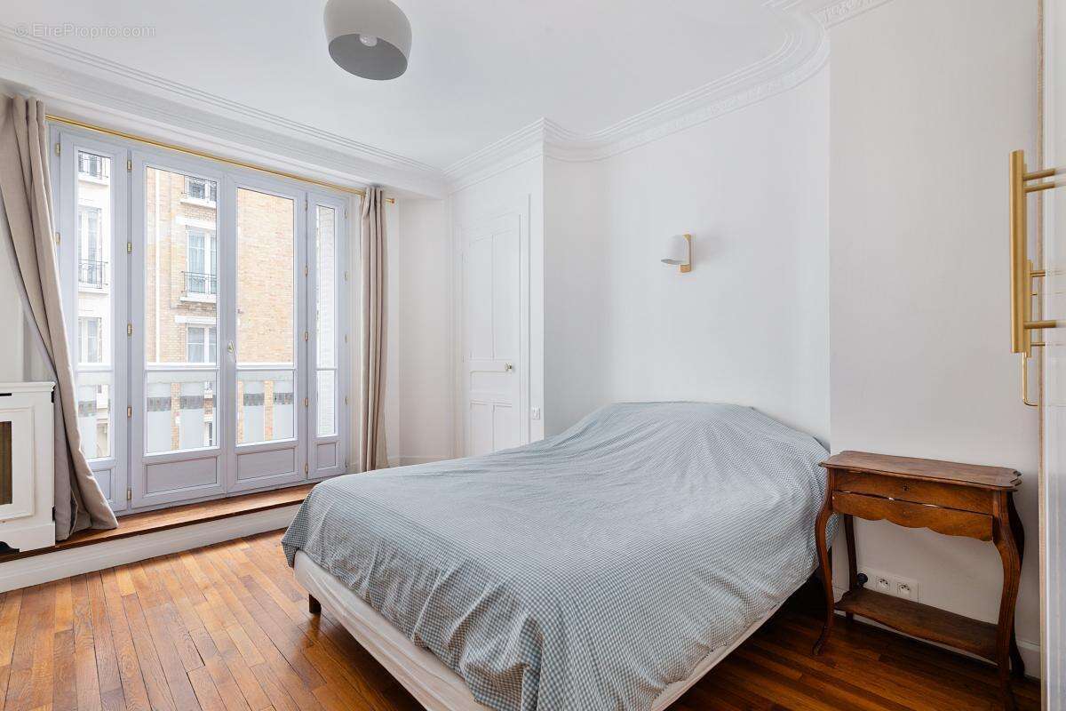 Appartement à COURBEVOIE