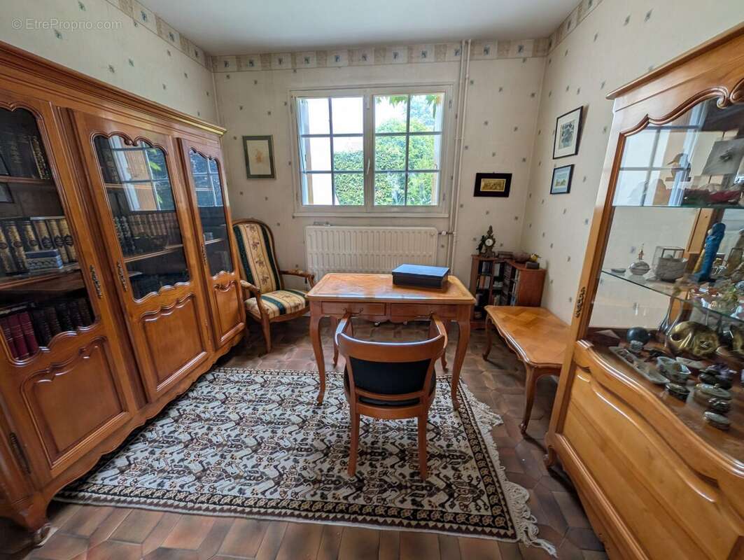 Maison à LES CLAYES-SOUS-BOIS