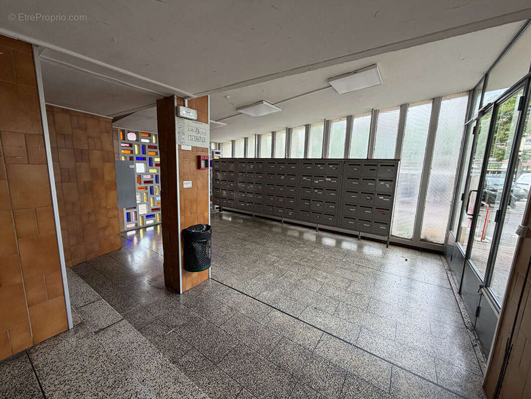 A vendre - Appartement T3 avec Balcon au calme absolu  et Vue Colline ? Parc Sévigné, Marseille 13009 - photo 15