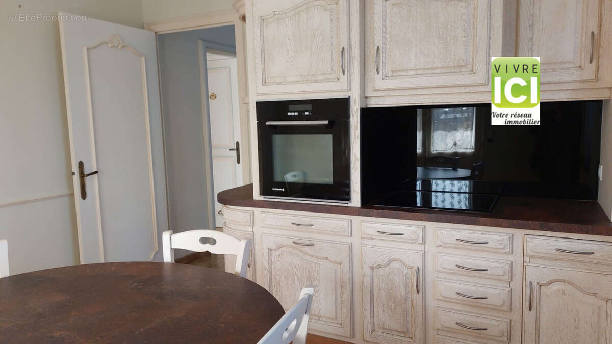 Maison à LA CHAPELLE-BASSE-MER