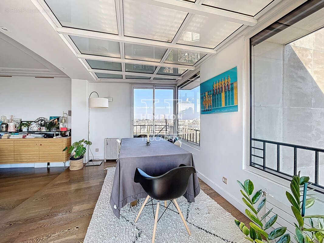 Appartement à PARIS-16E