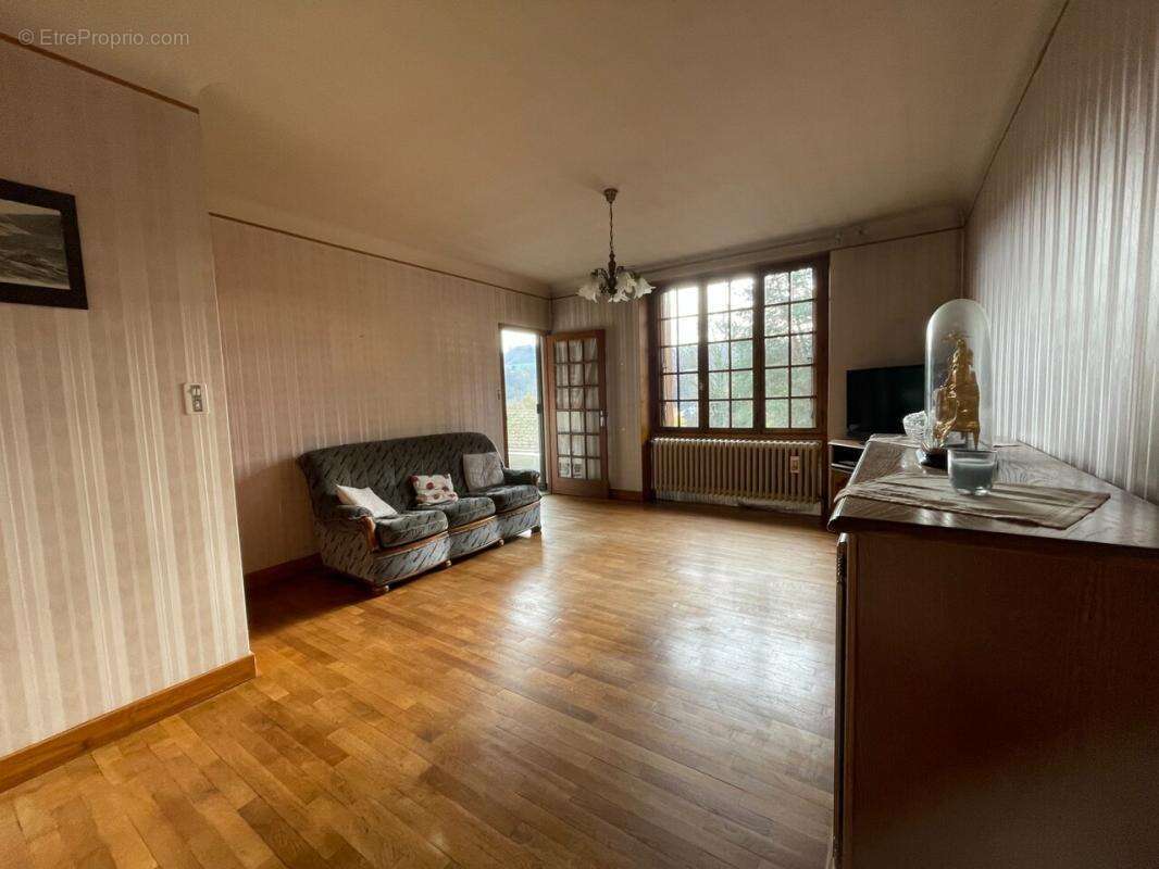 titre - Maison à PONTAUMUR