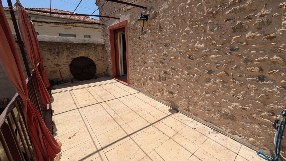 Maison + exterieur + garage + appt t2 independant - argeles sur mer - photo 3