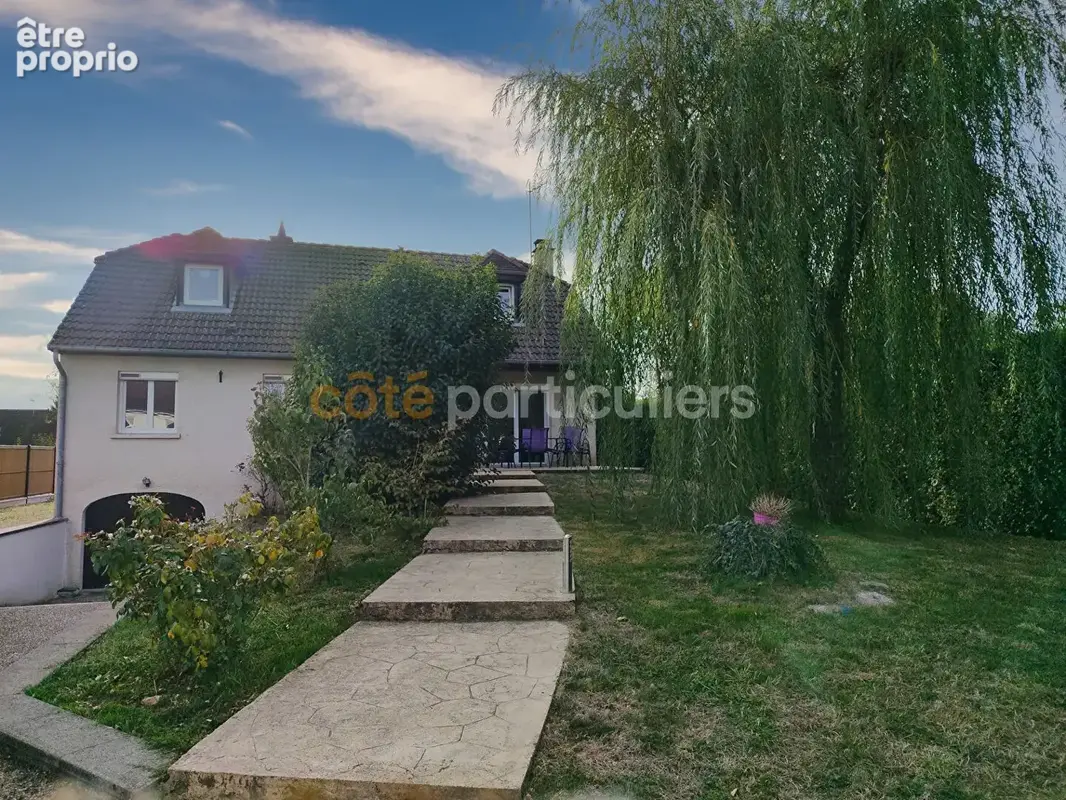 Photo Maison à Villette-Les-Dole au prix de 240 000€