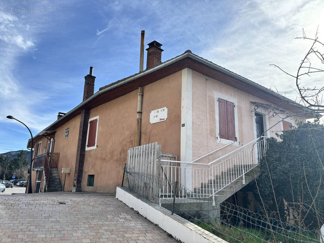 Appartement à ESPINASSES