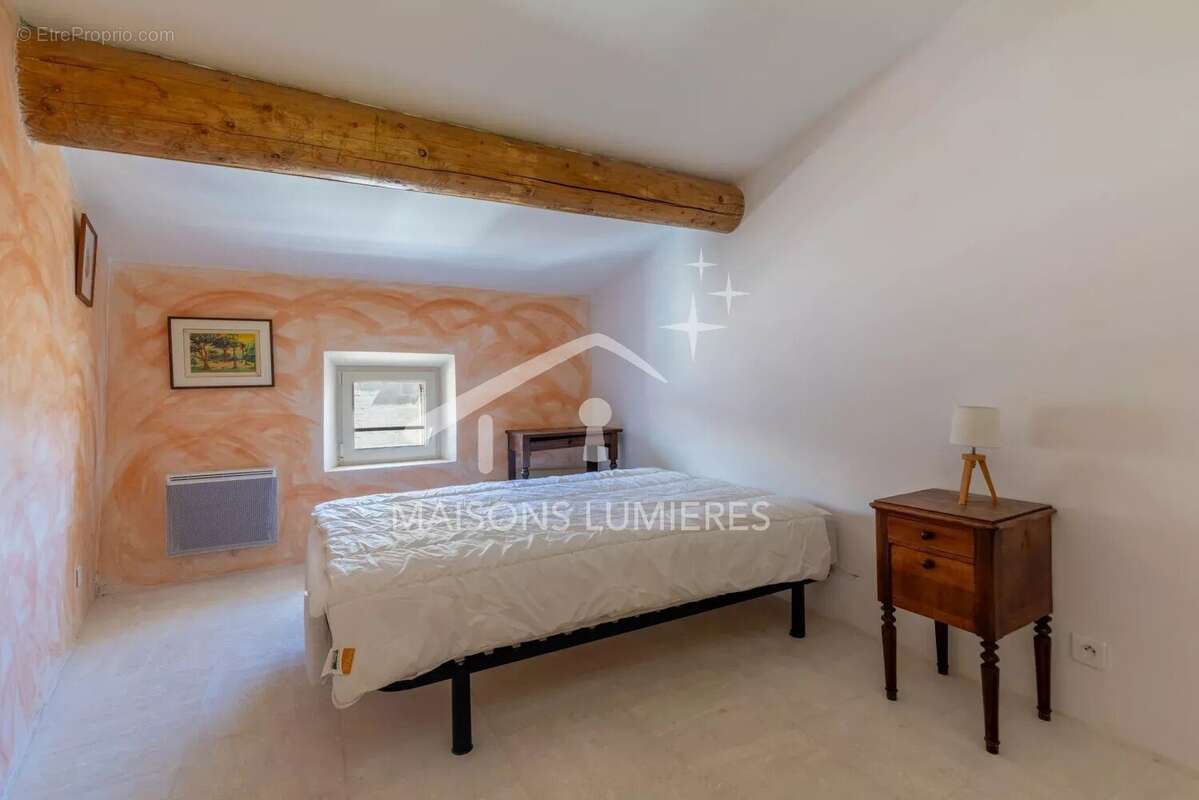 Maison à SAINT-SATURNIN-LES-APT