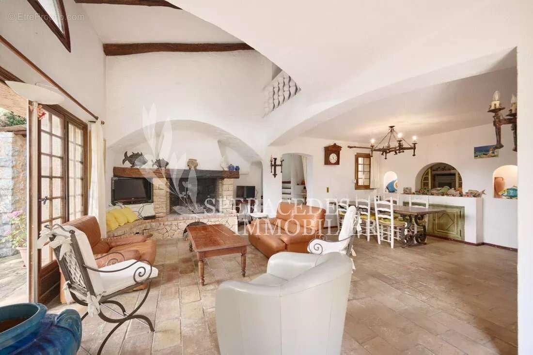 Saint-Vallier-de-Thiey - Superbe maison familiale - photo 8