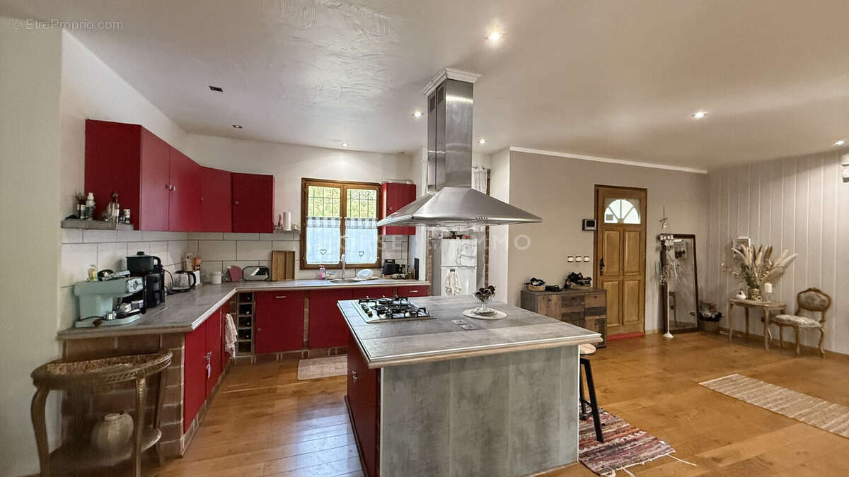 Maison à TOURRETTES