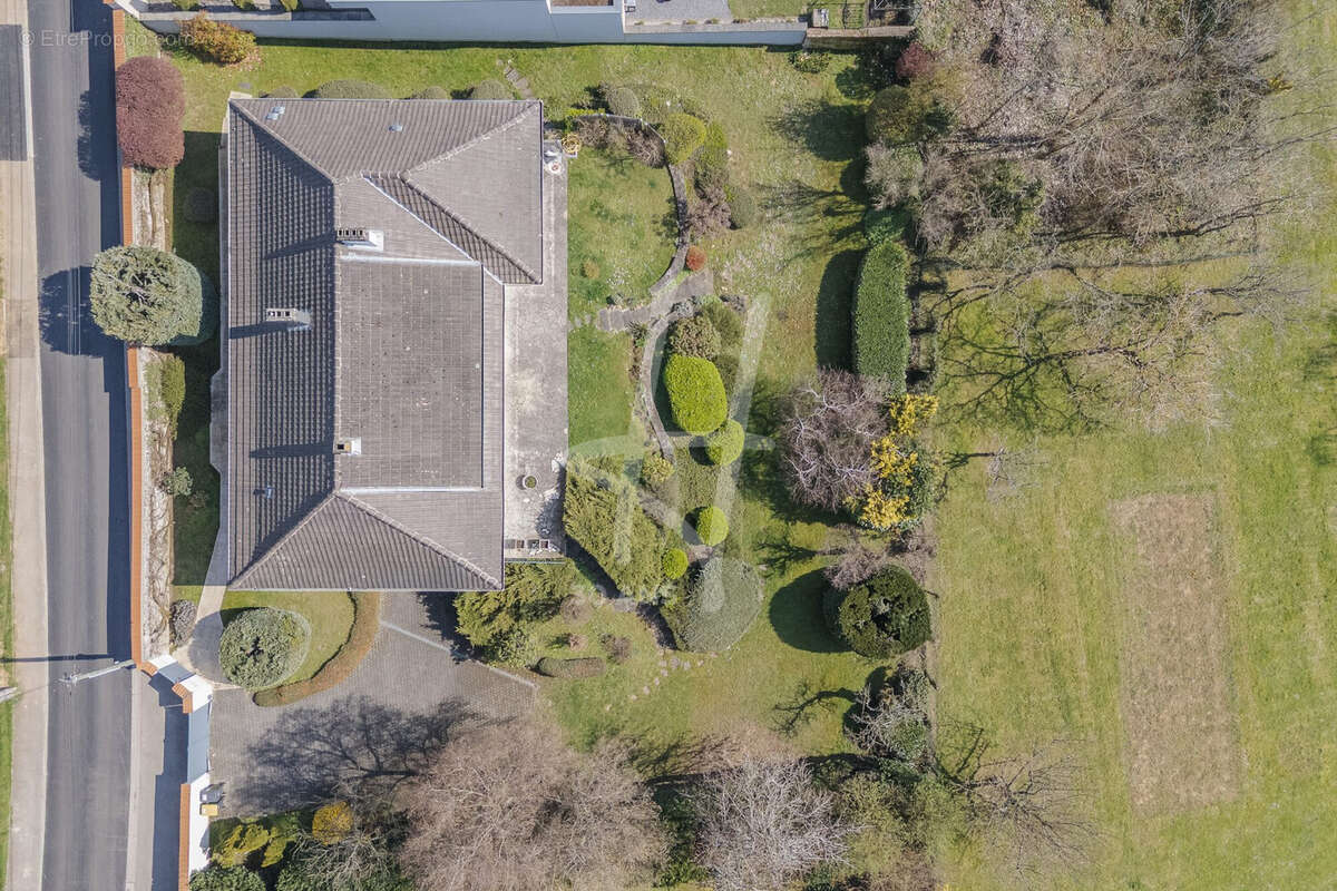 Maison à LESSY