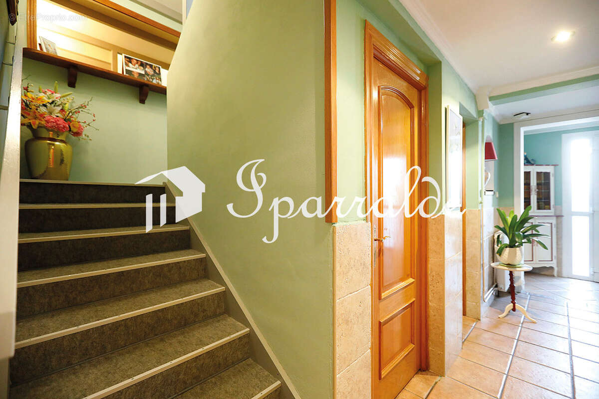 Grande maison familiale F5 lumineuse avec garage, double terrasse et beaux volumes - photo 19
