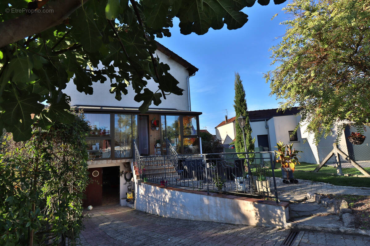 Maison à SAINT-PARRES-AUX-TERTRES