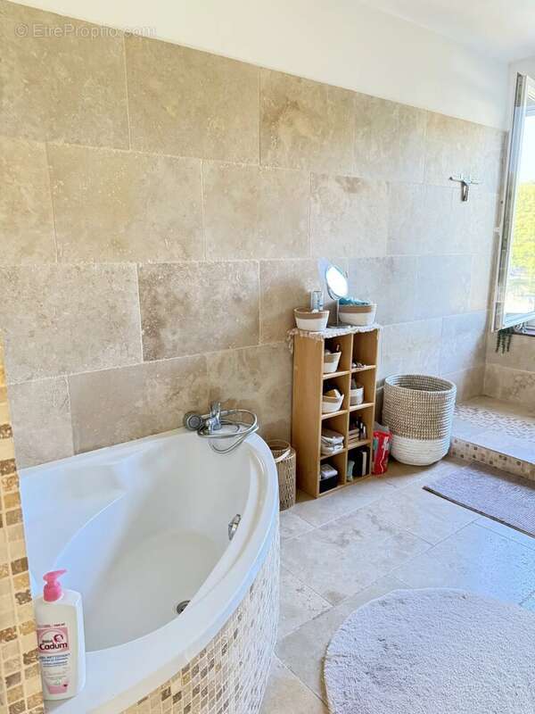 Appartement à BESSE-SUR-ISSOLE