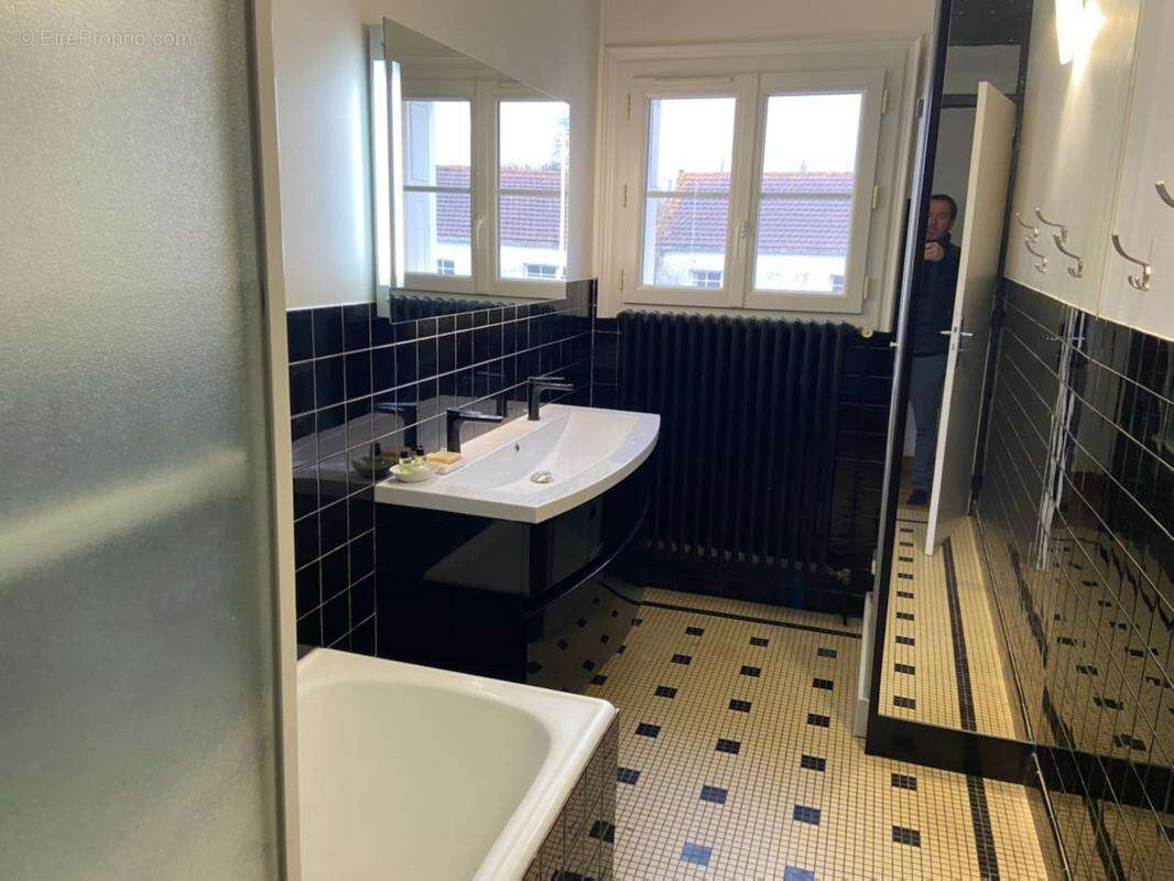 Lucon coeur de ville agreable maison art deco 5 chambres avec piscine et annexes sur 1296m² clos - photo 14