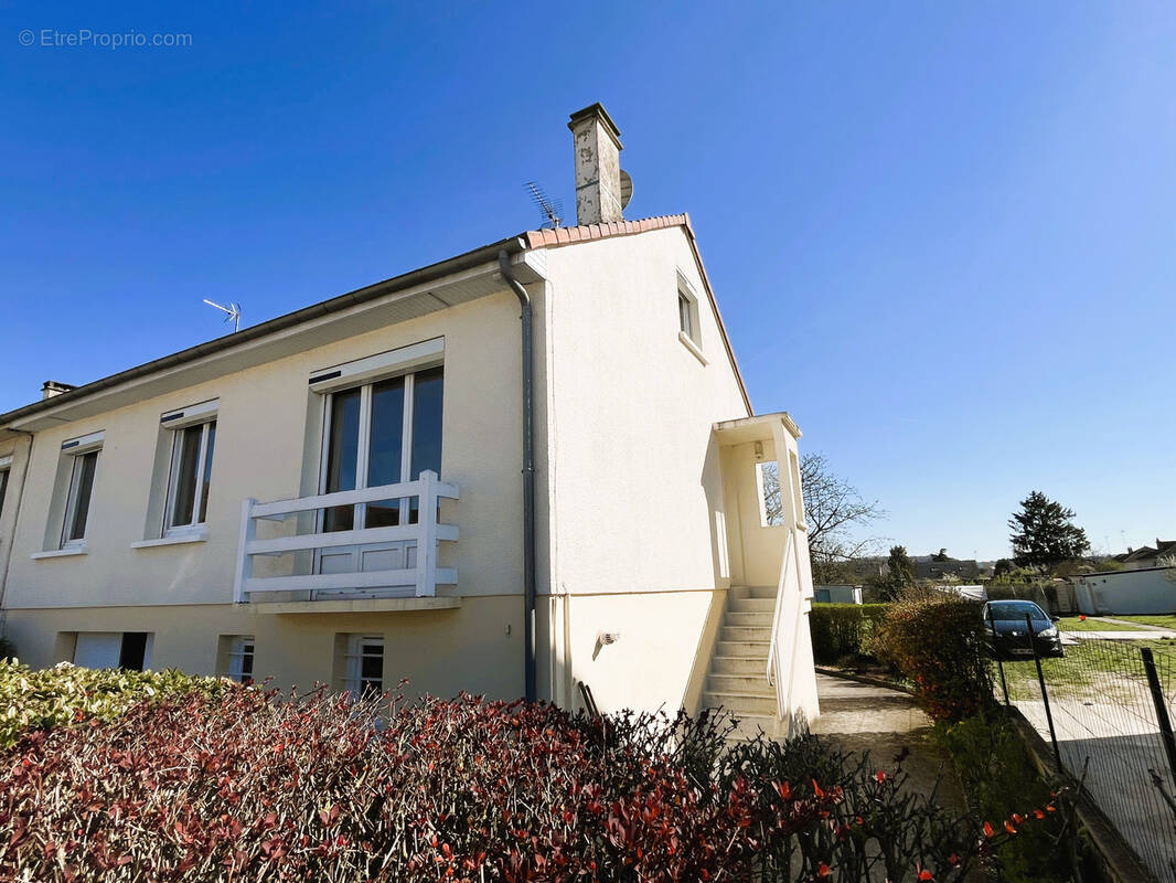 Maison à LES AGEUX
