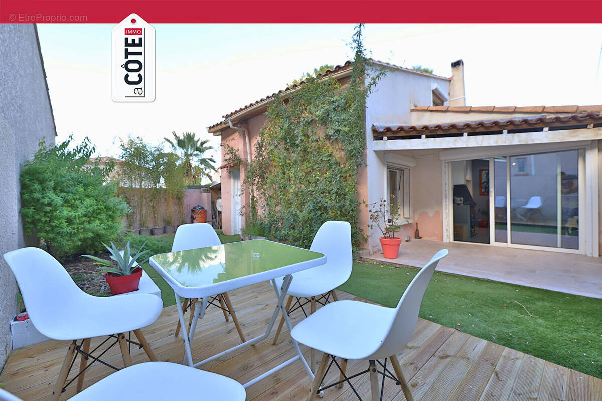 Maison à SAINT-MITRE-LES-REMPARTS