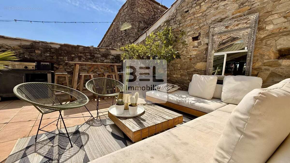 Maison à LAUDUN-L'ARDOISE