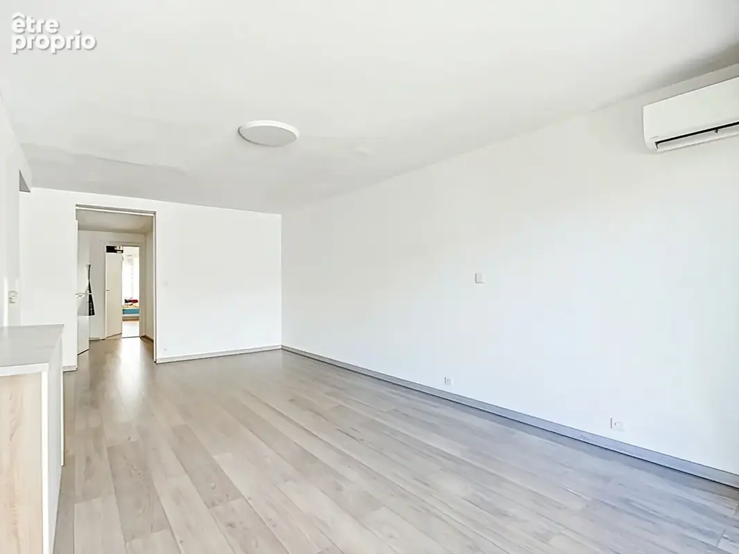 À vendre Secteur Cinq Avenues Appartement T3 + Place de parking 13004 Marseille - photo 2